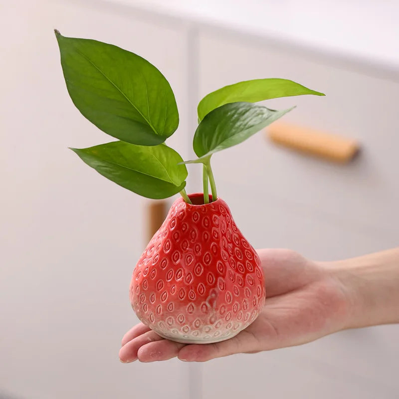 Creative Strawberry Ceramic Hydroponic Vase Desktop Green Dill Vase Cute Home Decoration Ornament