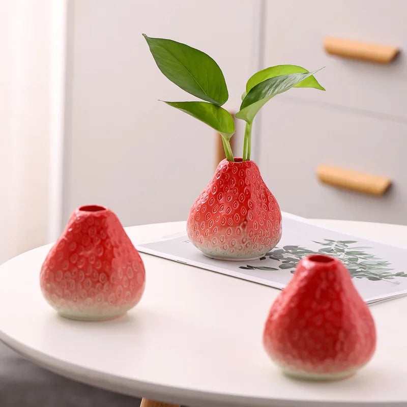 Creative Strawberry Ceramic Hydroponic Vase Desktop Green Dill Vase Cute Home Decoration Ornament